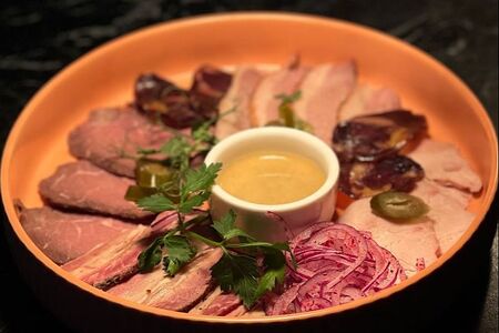 Мясные деликатесы собственного производства