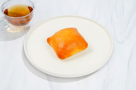 Пирожок с курицей и сыром