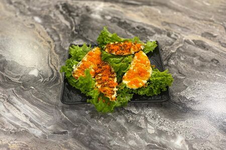 Мидии Киви, запеченные с соусом спайси