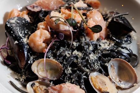 Черная паста с морепродуктами