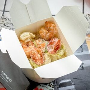 Салат Цезарь с креветками