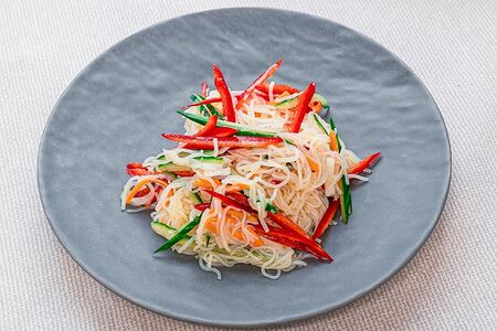 Салат с фунчозой