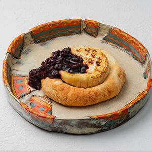 Запеченный бри с вишней