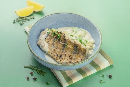 Судак с пастой из цукини