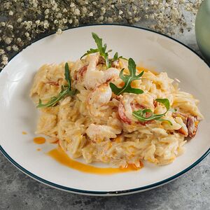 Паста орзо с креветками и вялеными томатами 