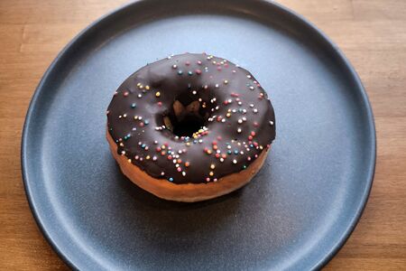 Донат шоколадный