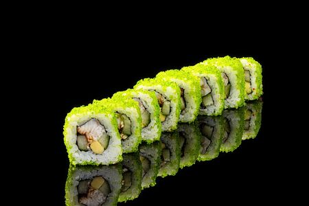 Ролл калифорния с угрем