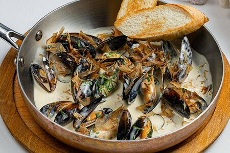 Соте из мидий в соусе горгонзола