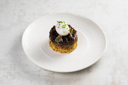 Бифштекс с карамелизированным луком