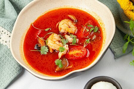 Том ям с креветками и кальмаром