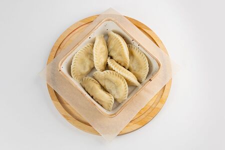 Вареники с яблоком и изюмом