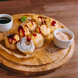 Запечённый ролл с угрем и крабом 