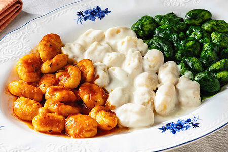 Ньокки с тремя видами соуса