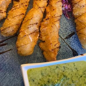 Темпура из креветок в кинзовом соусе