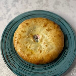 Осетинский пирог мини с сыром и зеленью