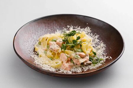 Феттуччине с лососем