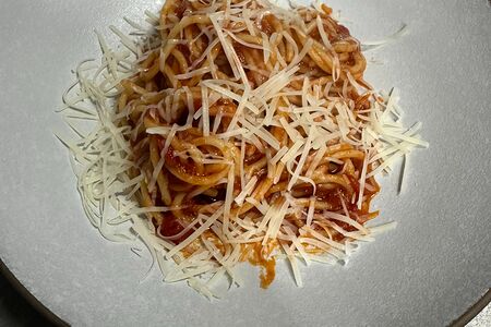 Паста с томатами и соусом песто