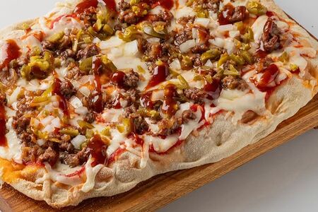 Пицца Мясная с халапеньо 