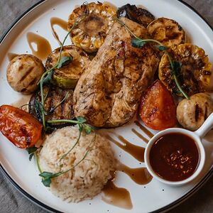 Куриная грудка с овощами на гриле