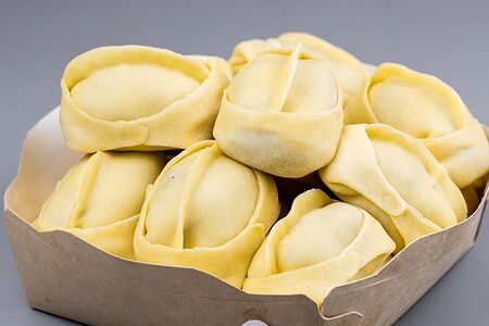 Манты со свининой и говядиной (полуфабрикат)