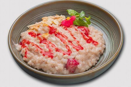 Рисовая каша с клубникой