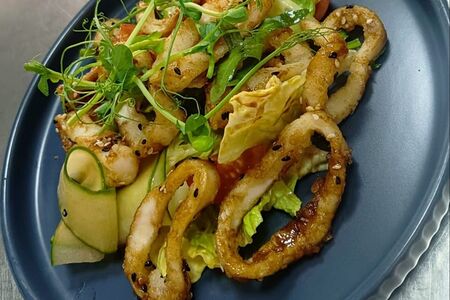 Салат с кальмаром