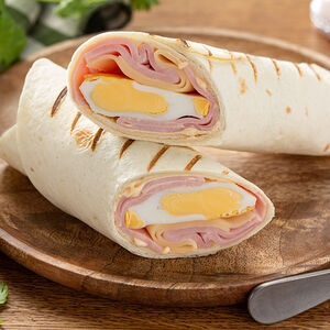 Ролл с ветчиной и яйцом