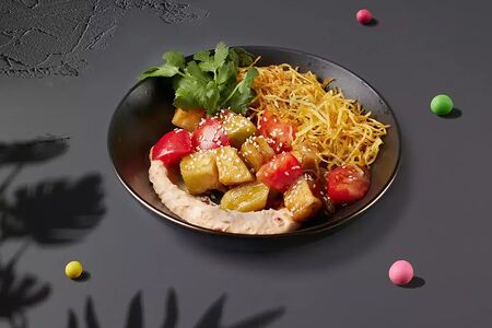 Салат с жареными баклажанами и муссом из вяленных томатов черри