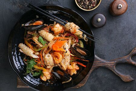 Рисовая лапша с морепродуктами