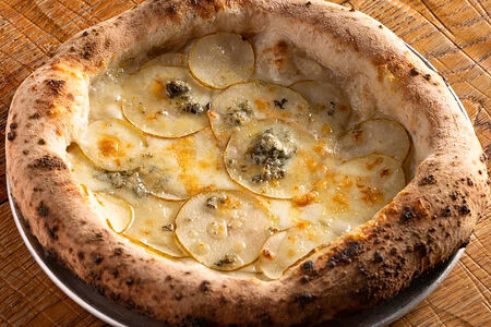 Пицца Горгонзола и груша