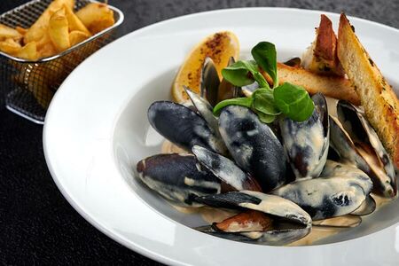 Мидии по-французски