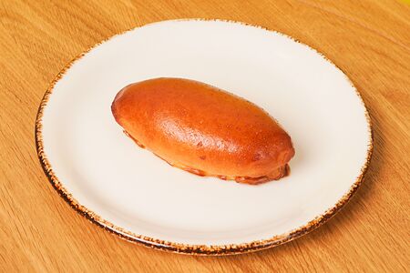 Пирожок с капустой и яйцом