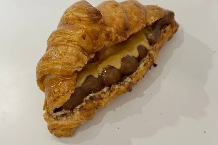 Круассан Арахисовая паста и вареная сгущенка