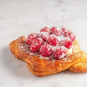 Даниш с малиной