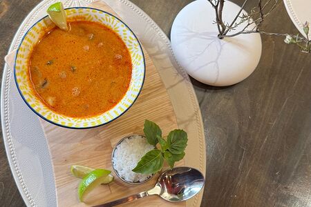 Том ям с морепродуктами