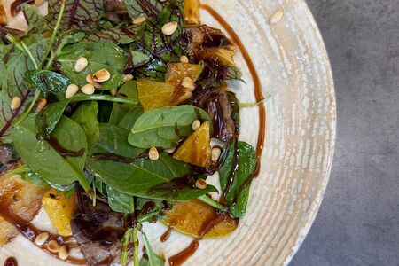 Теплый салат с куриной печенью