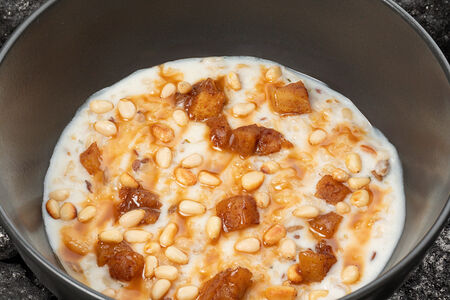 Каша овсяная с яблоком и корицей 