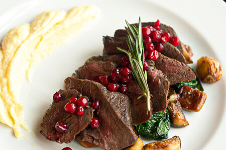 Филе оленины с картофельным пюре