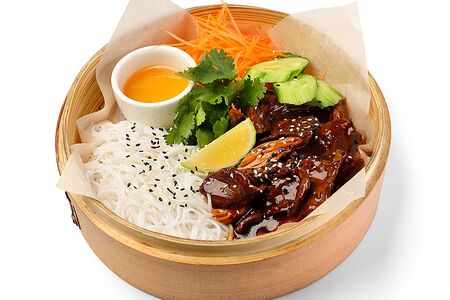 Говядина в перечном соусе с лапшой бун