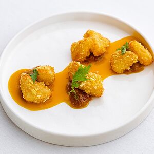 Хрустящий сулугуни с пряным чатни