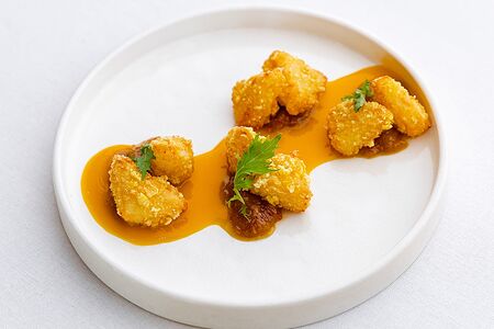 Хрустящий сулугуни с пряным чатни