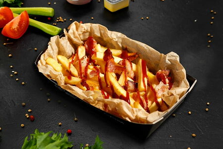 Картофель фри с беконом