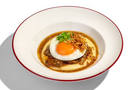 Бифштекс с яйцом и пюре