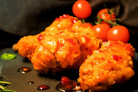 Фирменные куриные крылышки в соусе сладкий чили L