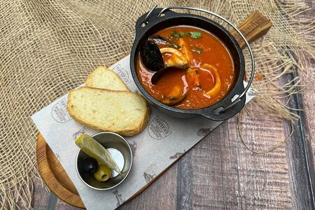 Рыбацкая томатная похлёбка с морепродуктами