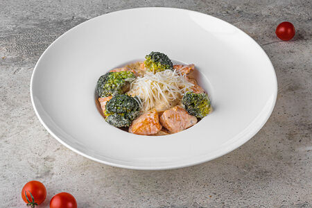 Фетучини с лососем