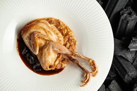 Перепелка с полбой и черносливом 