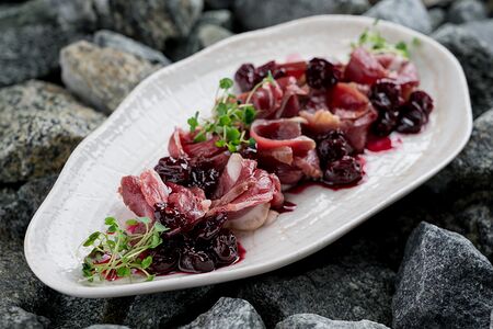 Утка сырокопченая с вишневым конфи