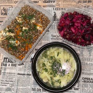 Обед Суп-лапша куриный, гречка с курицей и салат Винегрет