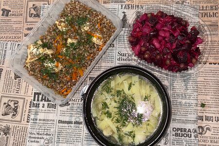 Обед Суп-лапша куриный, гречка с курицей и салат Винегрет
